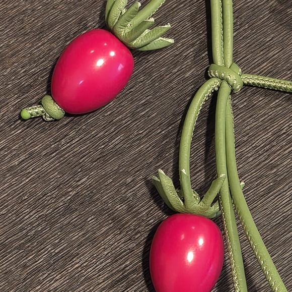 Loewe Vine Charm Cherry Tomatoes - Picture 5 of 7